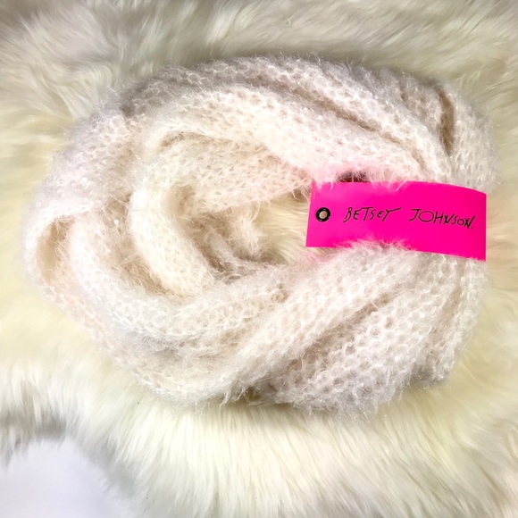 Betsey Johnson Accessories - Betsey Johnson NWT Cream Infinity Scarf